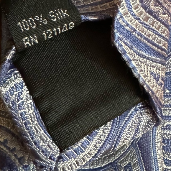 Michael Kors Blue and White Tie with Paisley Pattern - Picture 8 of 10